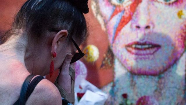 Fã de David Bowie, em janeiro de 2016