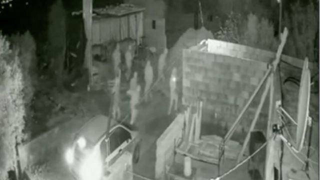 Yuhuud goobta la dajiyay ayaa saqdii dhexe ee habeenkii bisha Febraayo ay aheyd 13 waxa ay weerrareen guriga Amal Awad