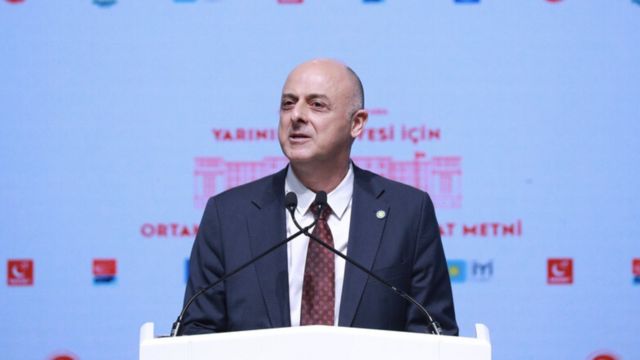 İYİ Parti yerel seçimlerde İzmir'den Genel Başkan Yardımcısı Ümit Özlale'yi aday göstereceğini de açıkladı