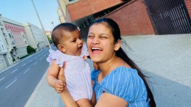 தாயிடமிருந்து குழந்தையைப் பறித்த அரசு