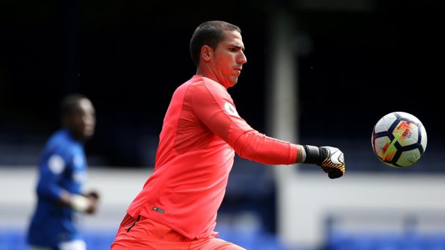 Joel Robles in action for Everton