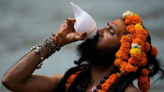 கும்பமேளா: பக்தர்களுக்கு கொடுக்கும் ஆன்டிபயாடிக் மருந்துகளால் வந்துள்ள புதிய சிக்கல்