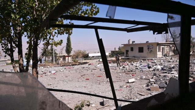 ن﻿مایی از خسارت به یکی از مقرهای حزب کومله کردستان ایران در سلیمانیه پس از حمله ۲۸ سپتامبر سپاه پاسداران