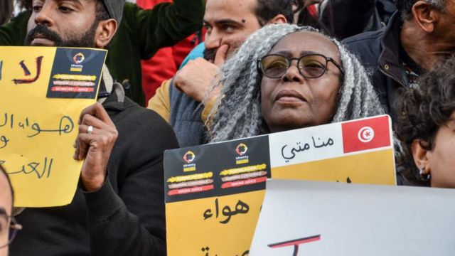 Saadia Mosbah dans une manifestation antiraciste