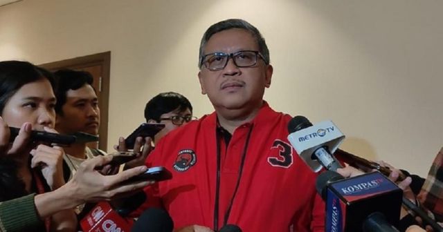 Sekjen DPP, Hasto Kristiyanto mendesak Rocky Gerung meminta maaf atas pernyataannya.