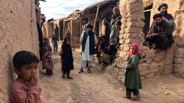 Para pria di provinsi Herat berjuang untuk mendapatkan pekerjaan.