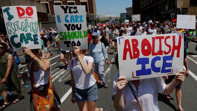 Marcha a favor de abolir el ICE.