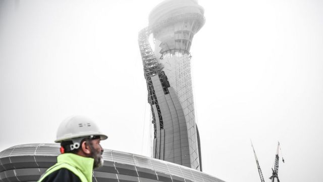 Torre de controle do novo aeroporto de Istambul
