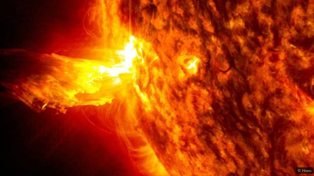 Le Soleil produit un barrage constant de particules à haute énergie, connu sous le nom de vent solaire, qui peut monter et descendre avec l'activité de notre étoile
