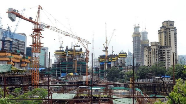 Quang cảnh xây dựng tòa nhà các căn hộ cao cấp được mệnh danh 'Trump Tower'. Ảnh chụp tại Mumbai ngày 31/7/2015
