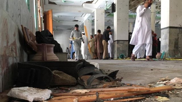 پشاور میں مدرسے سے متصل مسجد کے اندر دھماکے میں کم از کم آٹھ افراد ہلاک 
