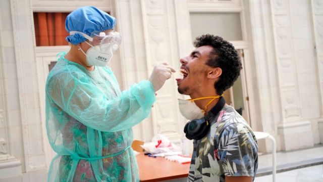 Prueba de coronavirus en Cuba