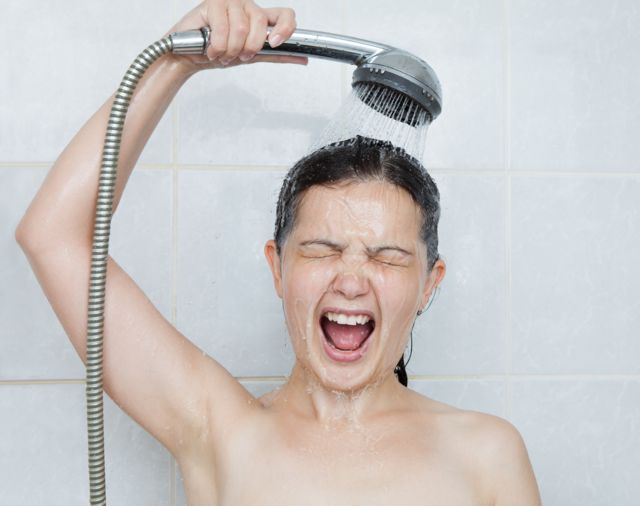 Banho frio faz mal para a gripe? Descubra a verdade por trás desse e outros  mitos