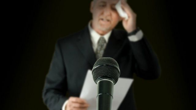 Эл алдында сүйлөгөндөн коркуу сезими