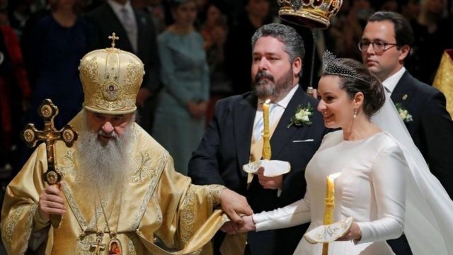 أجرى رجال الدين الأرثوذكس الروس حفل الزفاف