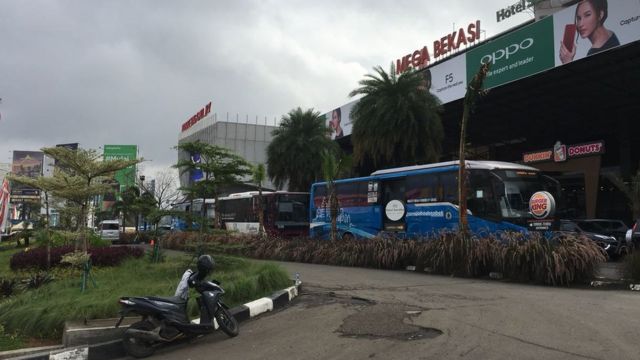  Genap  ganjil  di pintu  tol  Bekasi sejumlah warga mengeluh 