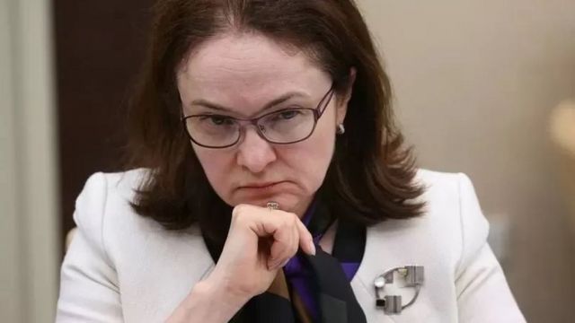 Elvira Nabiullina: Waa tuma haweeneyda Putin gacanta midig u ah ee ...