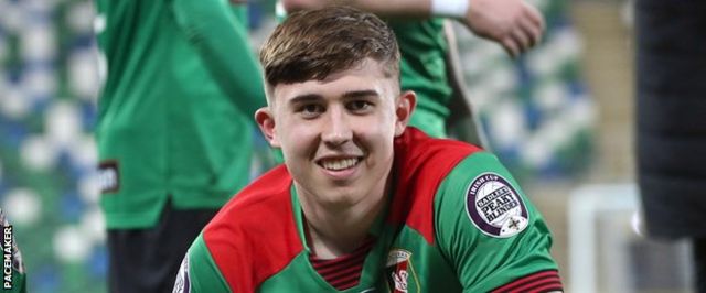 Utterly bonkers': Glentoran fans respond as Paul O'Neill leaves for  Cliftonville as part of Conor McMenamin deadline day deal