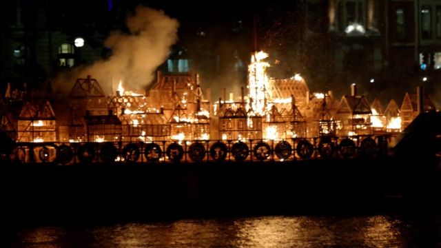 Сожжение макета Лондона на Темзе