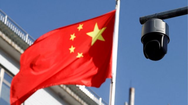 Камера стеження і прапор у Пекіні