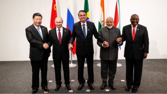 Da esquerda para a direita os líderes de China, Rússia, Brasil, Índia e África do Sul em reunião dos Brics em 2019