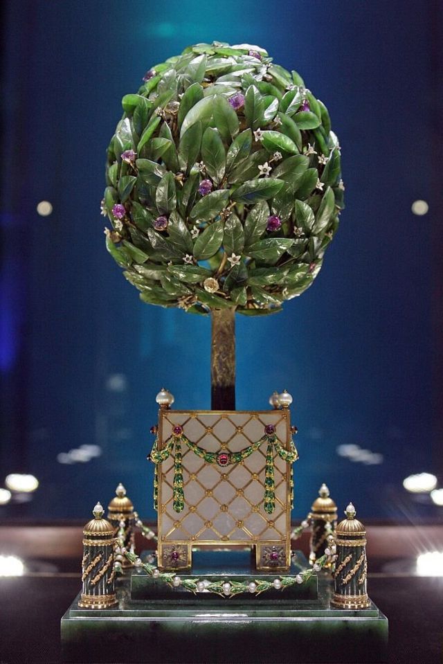 "pohon salam"Salah satu telur yang dibuat oleh Faberge