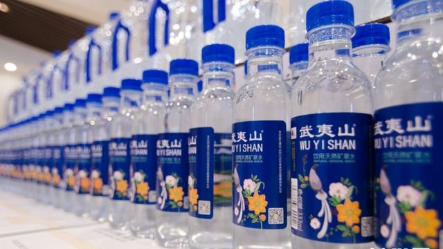 早在2013年世界瓶裝水協會的數據就顯示，中國消耗瓶裝水總量已經佔全球總量的15%，成為全球最大的瓶裝水市場。