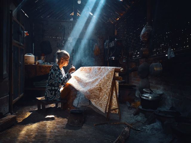 batik craft maker in Indonesia