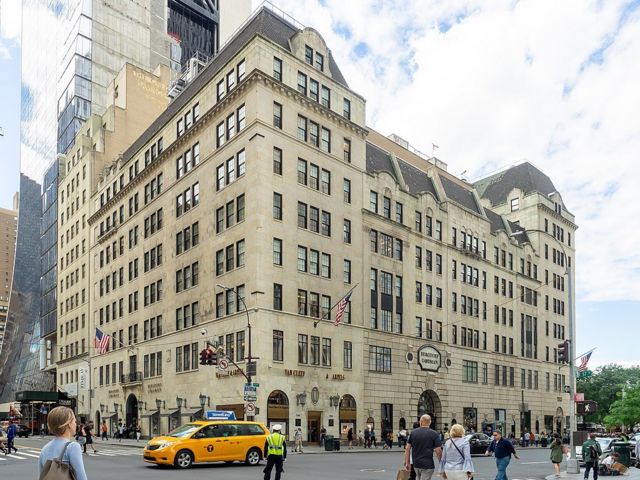 Будівля універмагу Bergdorf Goodman