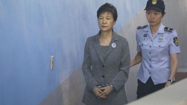 Park Geun-hye, mantan presiden, juga diampuni beberapa tahun lalu.