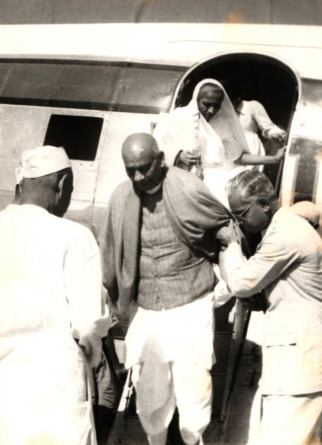 31 ઑક્ટોબર 1950માં ગુજરાતની છેલ્લાા મુલાકાતે પહોંચેલા સરદાર પટેલ મણિબેન સાથે