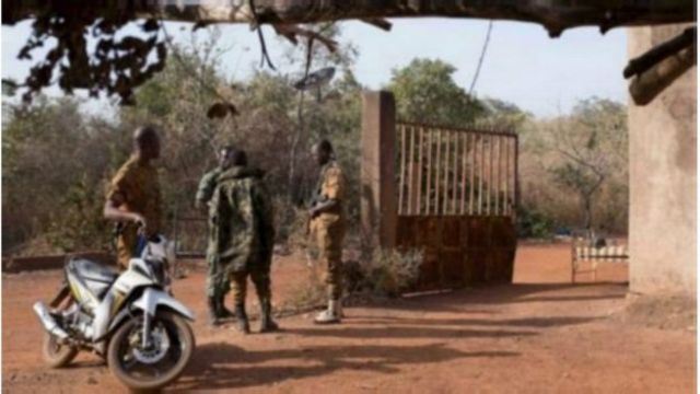 Ces attaques ont été revendiquées par le groupe Ansarul Islam, dirigé par le Burkinabè Malam Ibrahim Dicko.