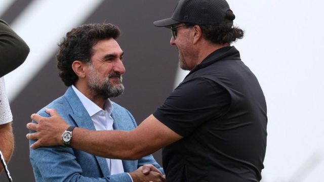 Phil Mickelson shakes hands with Newcastle United president Yasser Al-Rumayyan