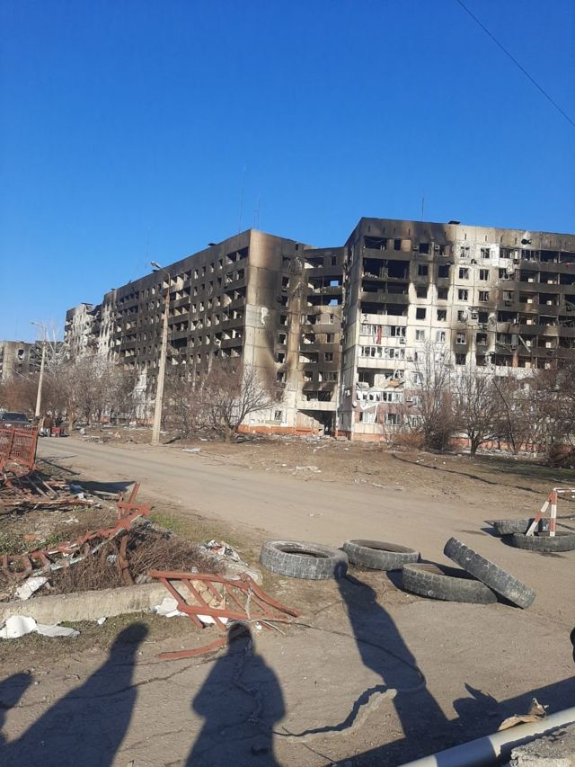 Devrim Çiner'in sokaklardan çektiği Mariupol'deki savaşı gösteren fotoğraflar.