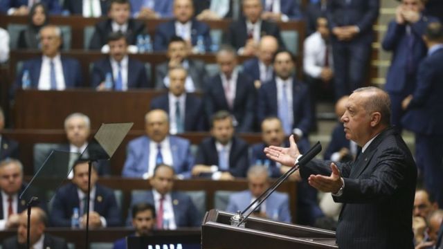 Erdoğan AKP milletvekilleriyle görüşmelere başladı, 'parlamenter sisteme  dönüş' tartışmalarına kapıyı kapattı - BBC News Türkçe