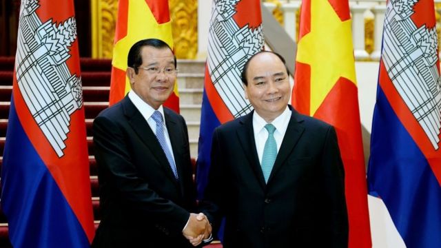 Điện đàm Việt Nam-Campuchia: Sự kết nối giữa Việt Nam và Campuchia đang được củng cố thông qua các cuộc gặp gỡ và thảo luận chính trị. Điện đàm mới đây này đã mang lại nhiều kỳ vọng và hy vọng cho các quốc gia và cộng đồng khu vực. Hãy xem ảnh để hiểu thêm về sự phát triển bền vững giữa hai quốc gia.