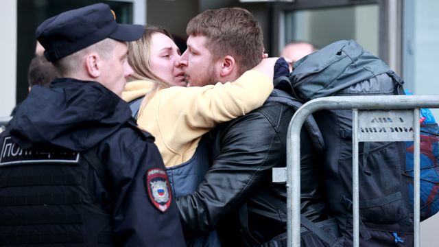 Прощание у пункта мобилизации, Москва