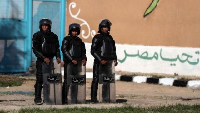 أفراد شرطة مصريون ...