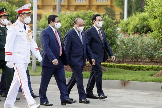 Thủ tướng Chính phủ Phạm Minh Chính, Chủ tịch nước Nguyễn Xuân Phúc và Chủ tịch Quốc hội Vương Đình Huệ dự lễ trước kỳ họp thứ nhất, Quốc hội khóa XV tại Hà Nội, ngày 20 tháng 7 năm 2021.