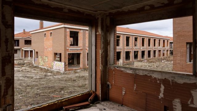 Construcciones abandonadas en España producto del quiebre de la burbuja inmobiliaria en 2008.