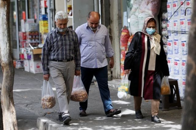 خرید کالاهای اساسی در ایران