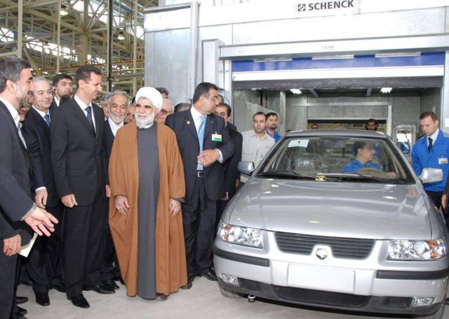 خط تولید خودروی سمند شرکت ایران خودرو در سوریه در سال ۱۳۸۵