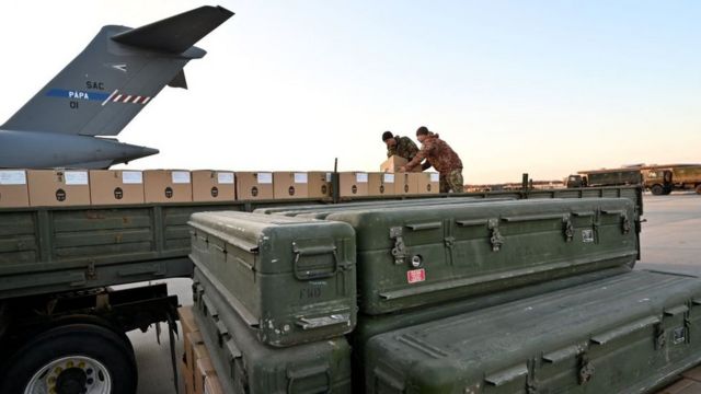 EUA e seus aliados da OTAN estão equipando a Ucrânia com armas avançadas para se defender contra a Rússia