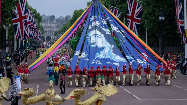 Desfile por The Mall, Londres para celebrar el Jubileo de Platino de la Reina Isabel II.