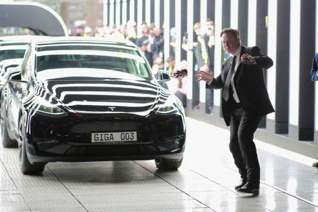 Elon Musk en la inauguración de la nueva planta de fabricación de Tesla el 22 de marzo de 2022 near Gruenheide, Alemania.