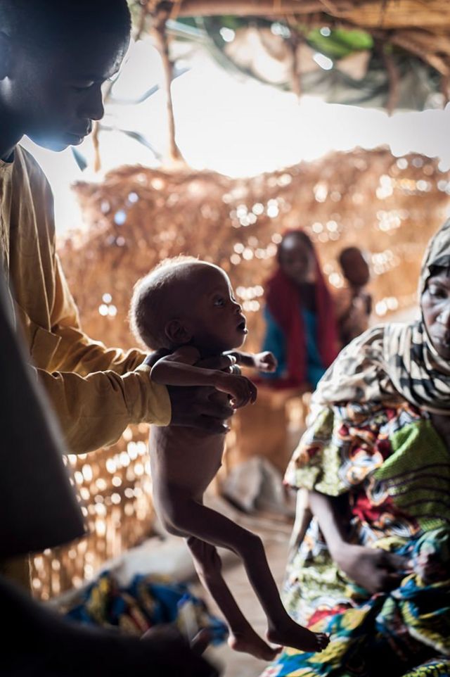 Uma criança tem que morrer na África para você ter um celular