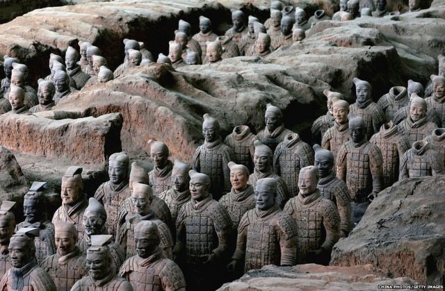 A picture showing the terracotta warriors, one of the world's Eight Wonders