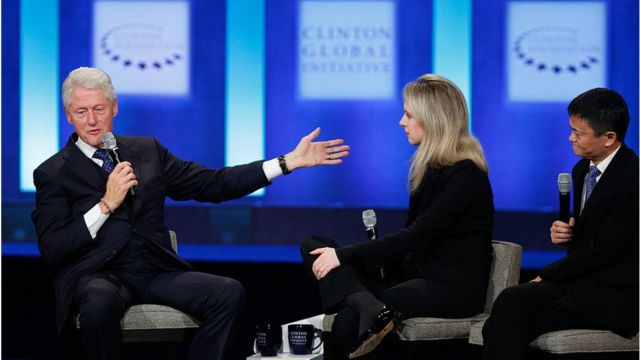 2015年，与美国前总统克林顿和阿里巴巴创办人马云同台(photo:BBC)