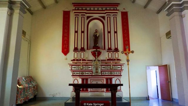 Nhà nguyện trên đảo là một trong những nhà nguyện Thiên chúa giáo cổ nhất ở Hong Kong