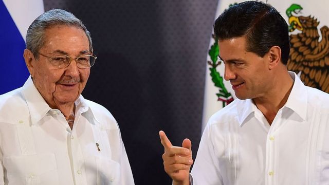Los presidentes Raúl Castro y Enrique Peña Nieto.